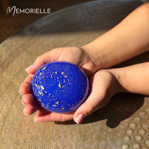 Glass Memory Pebble - Reflex Blue & 24ct Gold Leaf - Image 2