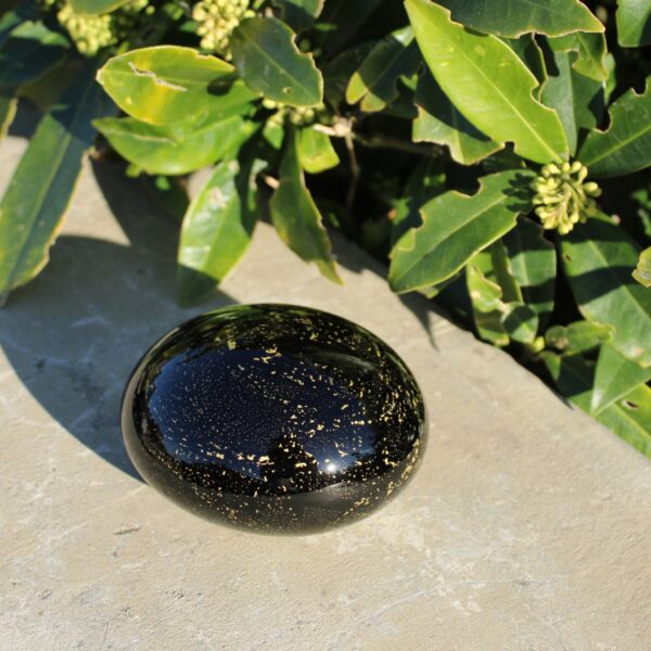 Glass Memory Pebble - Classic Black & 24ct Gold Leaf - Image 2